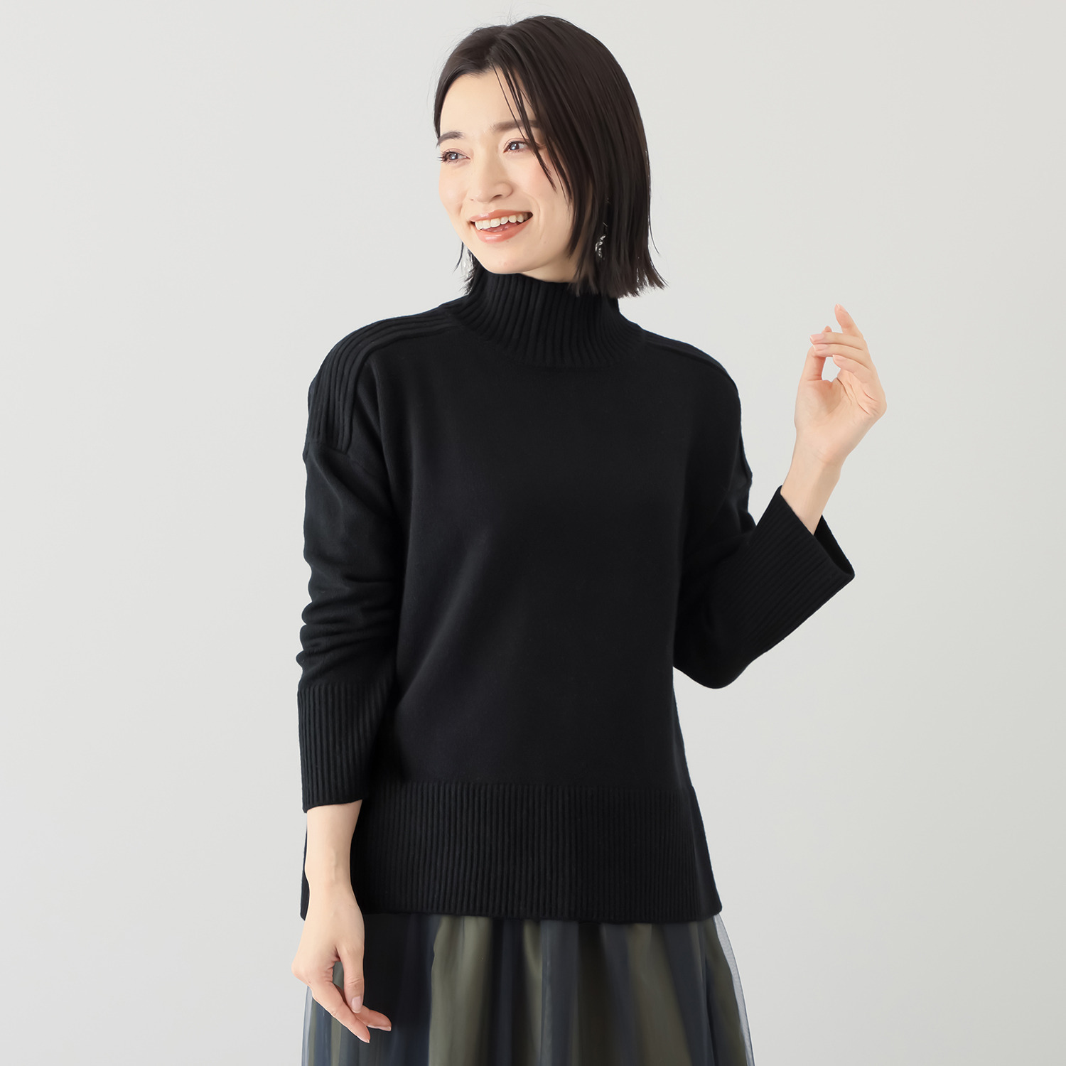 アンドスピカ カシミヤブレンド ハイネック ニットプルオーバー