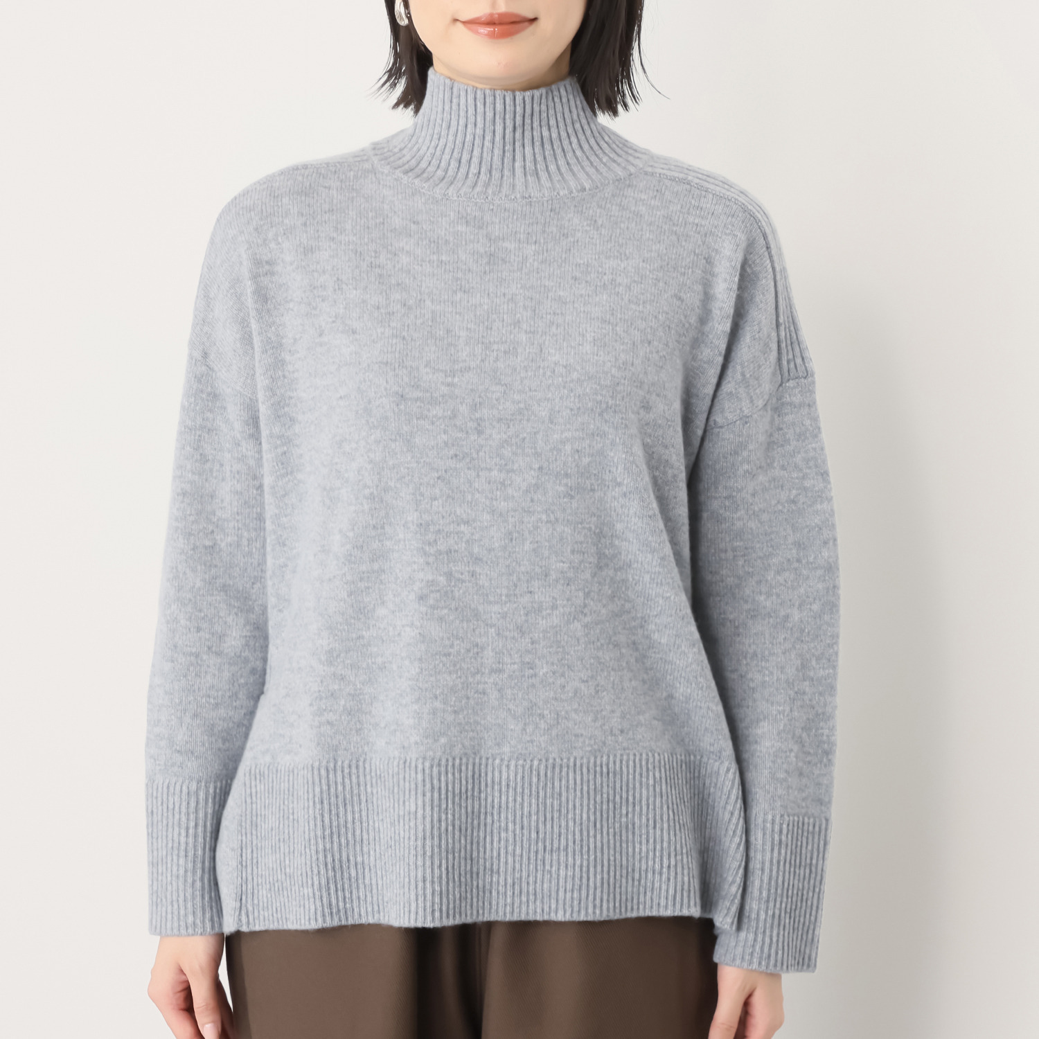 アンドスピカ カシミヤブレンド ハイネック ニットプルオーバー