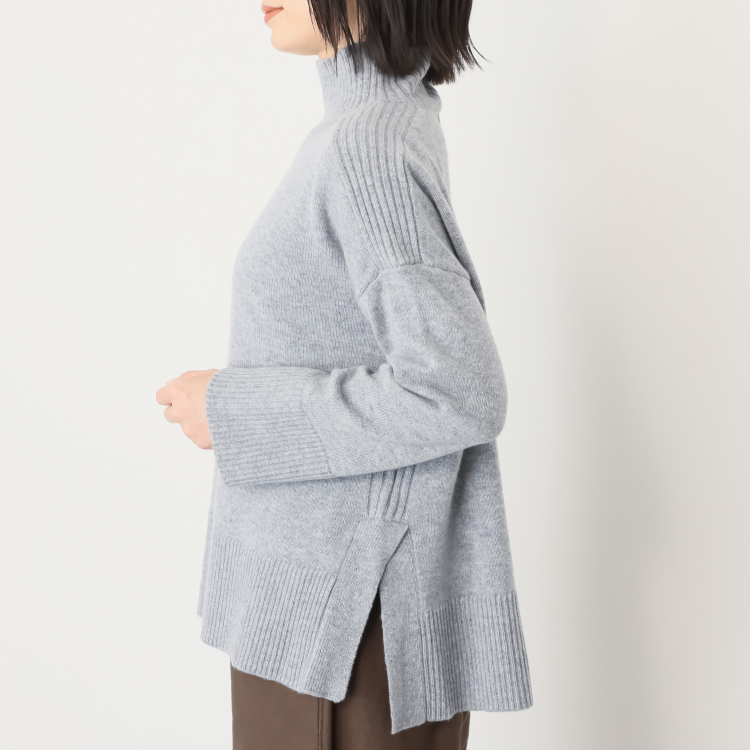 アンドスピカ カシミヤブレンド ハイネック ニットプルオーバー