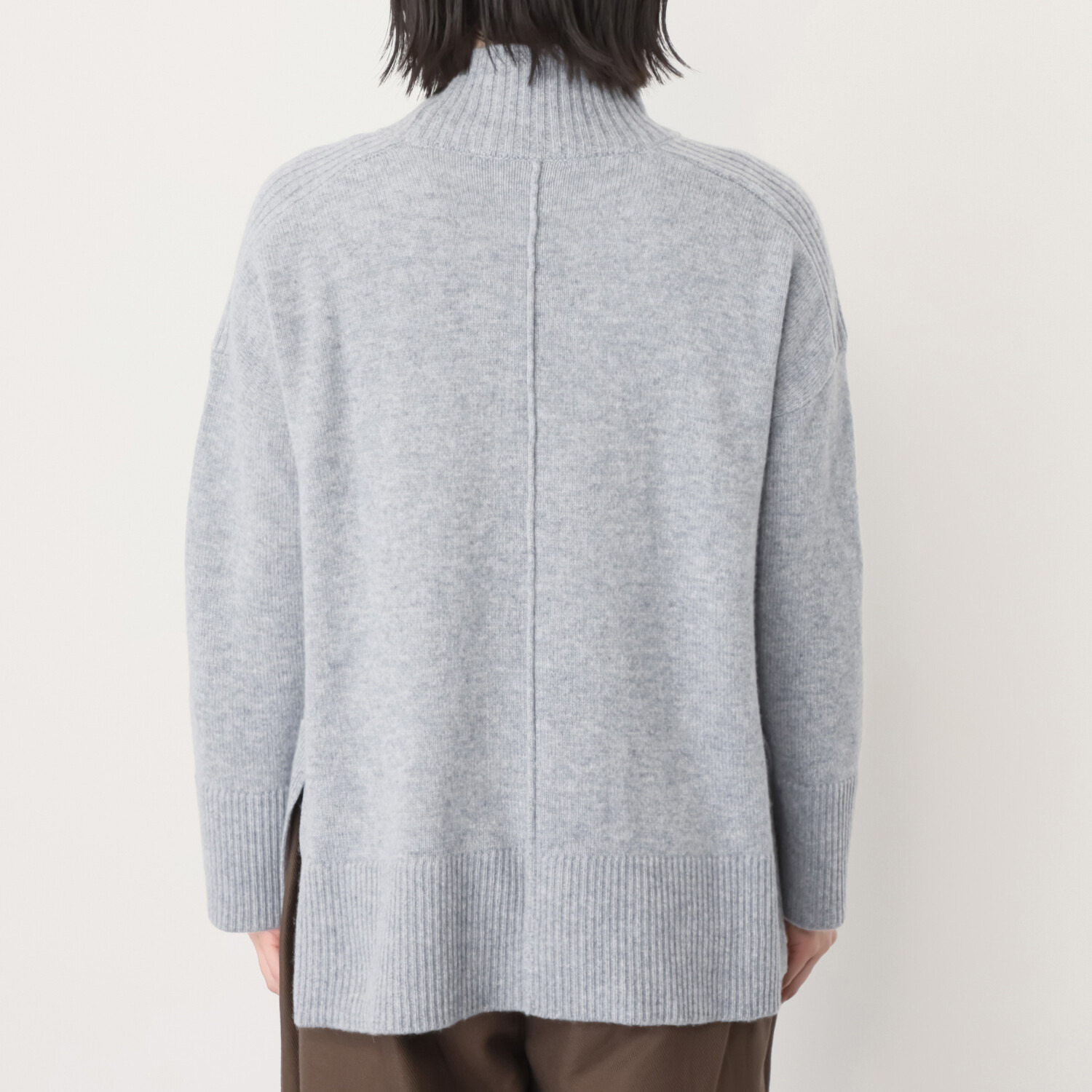 アンドスピカ カシミヤブレンド ハイネック ニットプルオーバー