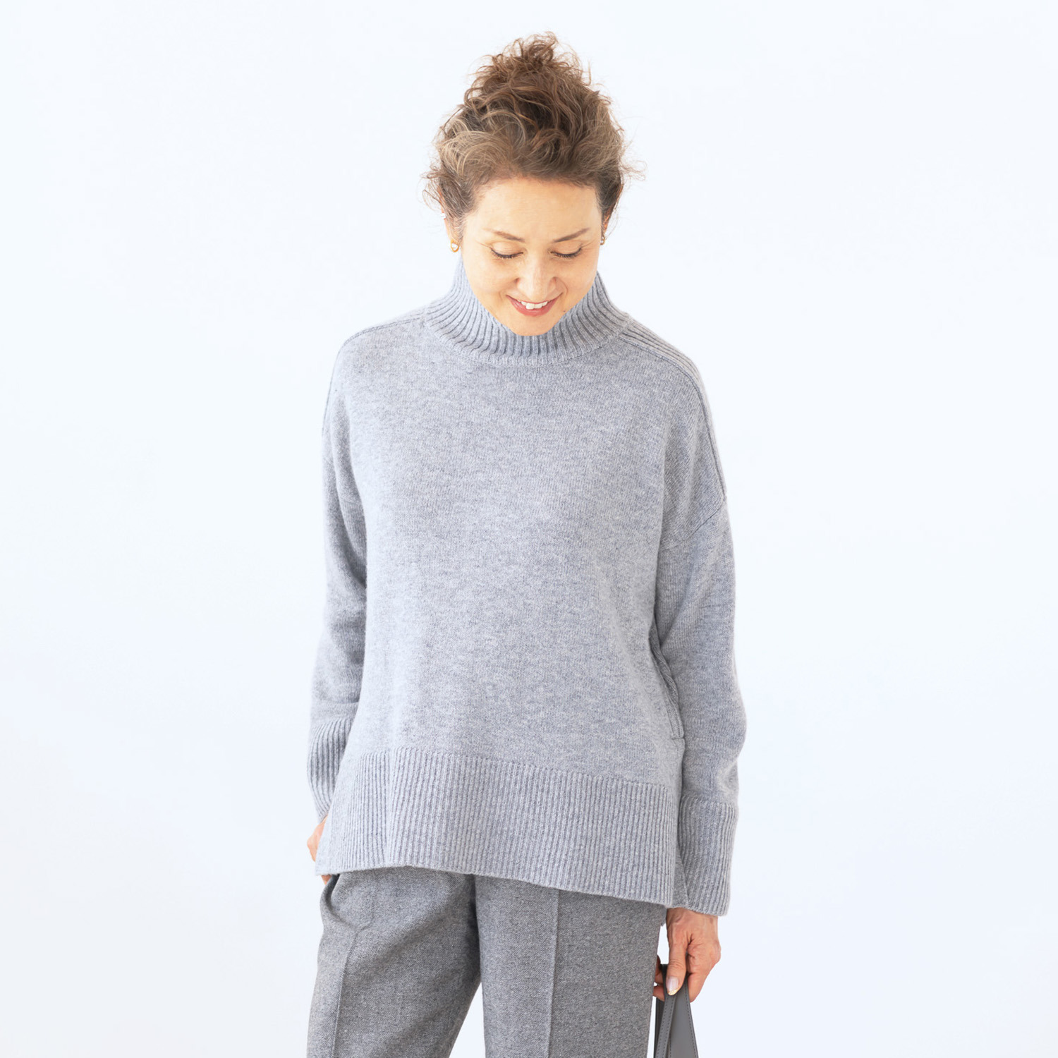 アンドスピカ カシミヤブレンド ハイネック ニットプルオーバー