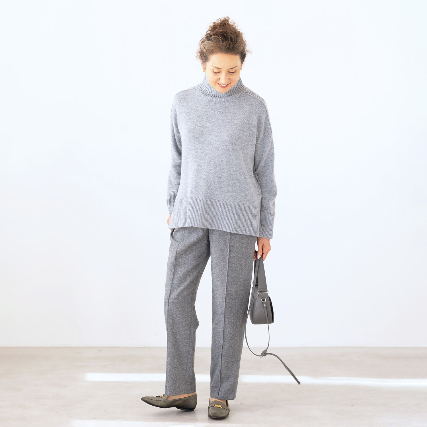 アンドスピカ カシミヤブレンド ハイネック ニットプルオーバー