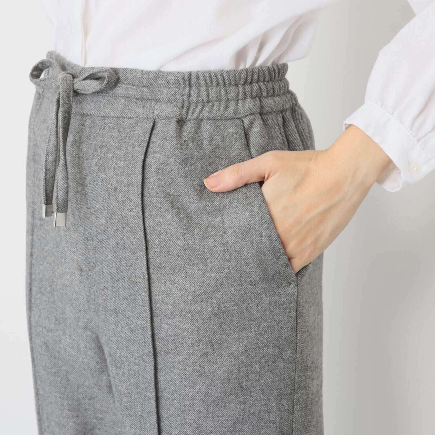 アンドスピカ ウールブレンド ウエストドロスト ストレートパンツ