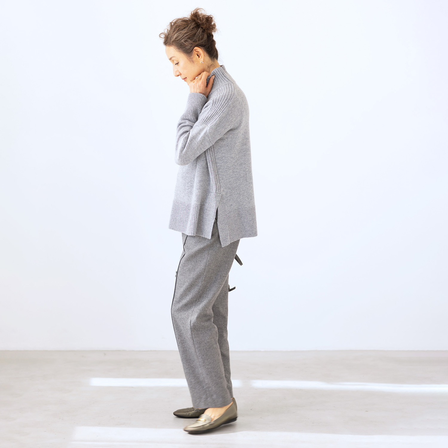 アンドスピカ ウールブレンド ウエストドロスト ストレートパンツ