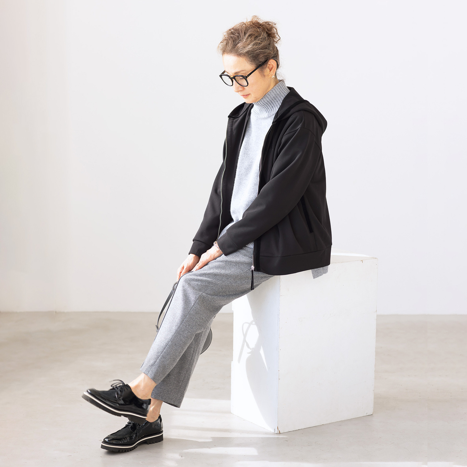 アンドスピカ ウールブレンド ウエストドロスト ストレートパンツ