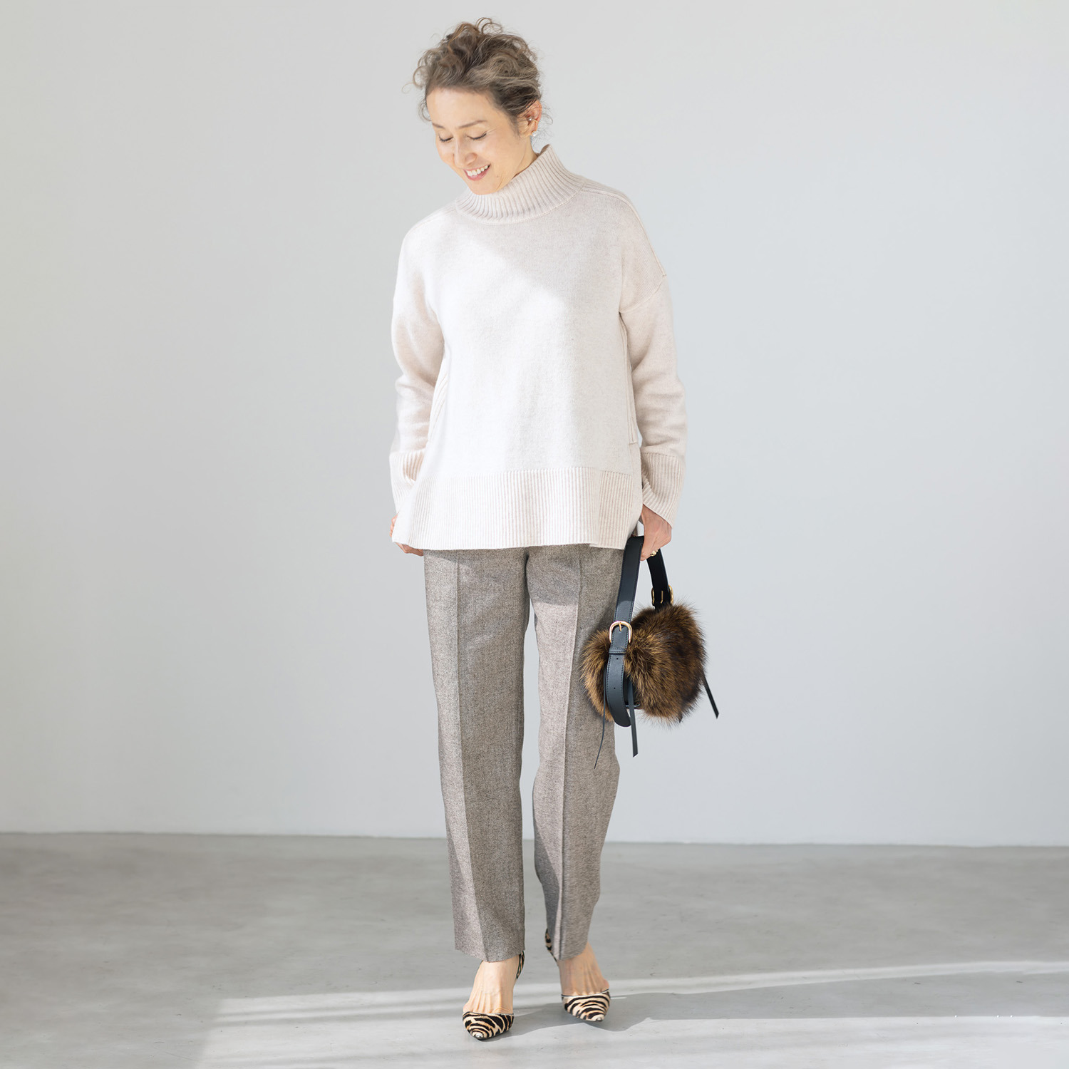 アンドスピカ ウールブレンド ウエストドロスト ストレートパンツ