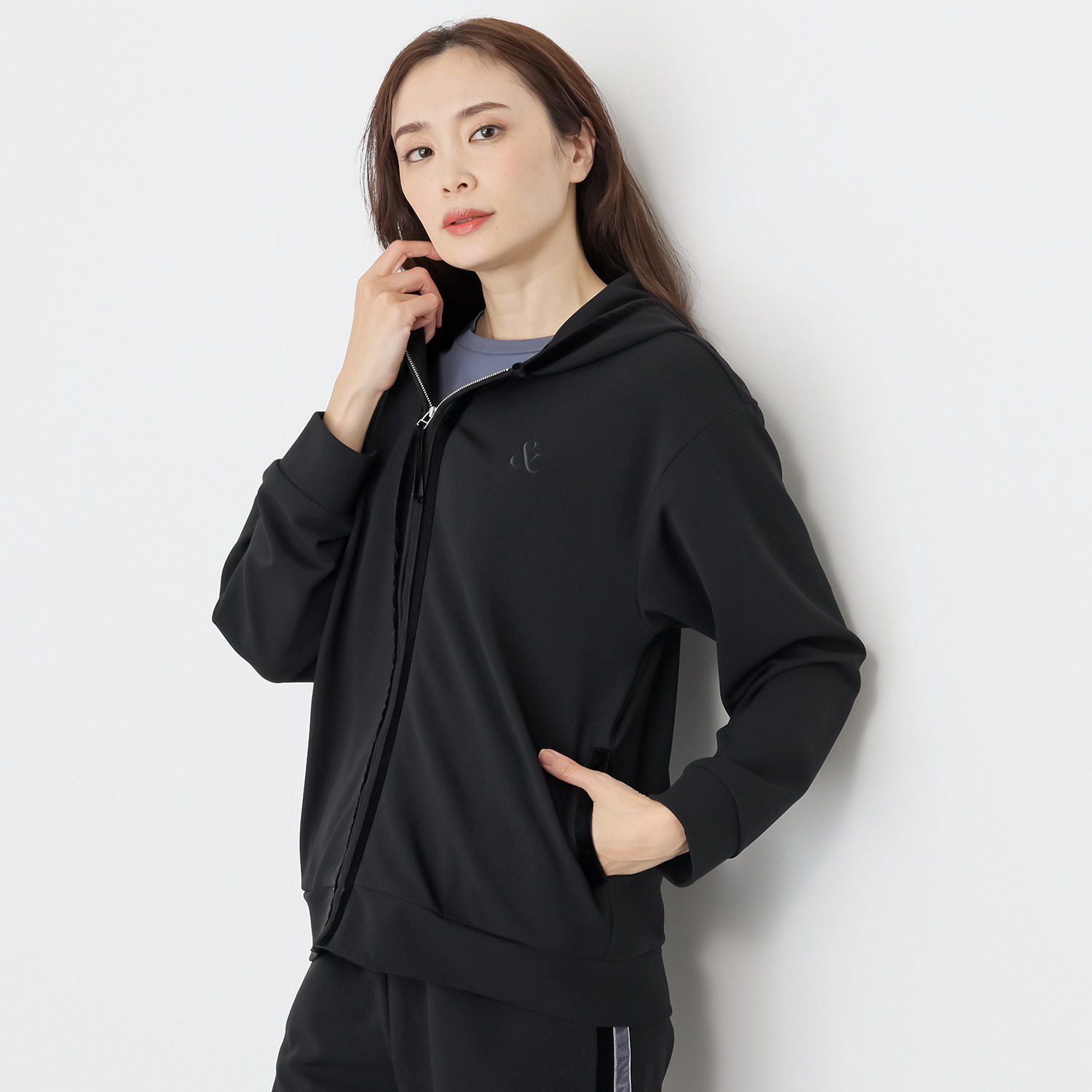 アンドスピカ ジョーゼットジャージー リボンアクセント フーディープルオーバー