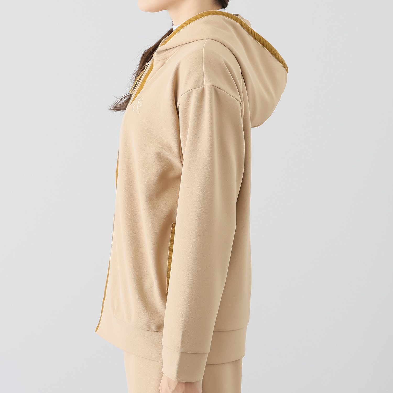 アンドスピカ ジョーゼットジャージー リボンアクセント フーディープルオーバー