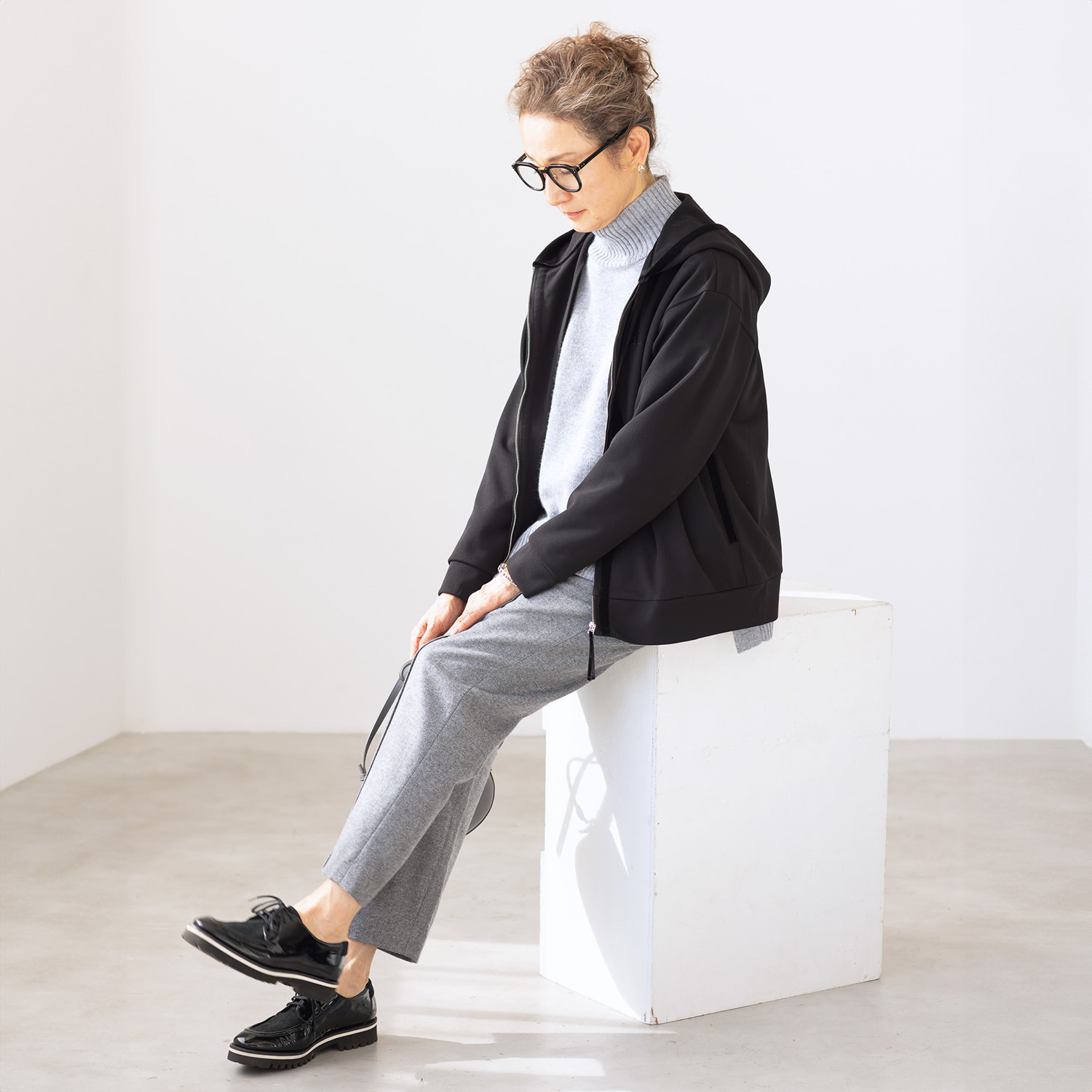 アンドスピカ ジョーゼットジャージー リボンアクセント フーディープルオーバー