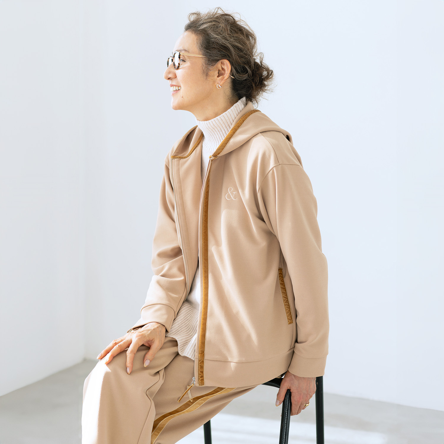 アンドスピカ ジョーゼットジャージー リボンアクセント フーディープルオーバー