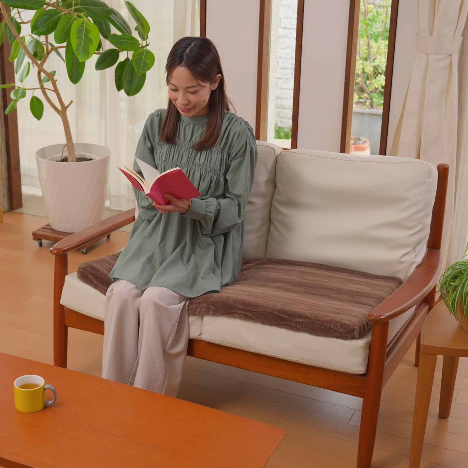 ソファーの座面に敷いて 快適な座り心地復活！ セーブルファータッチ 復活ソファーシート ＜２人掛用＞