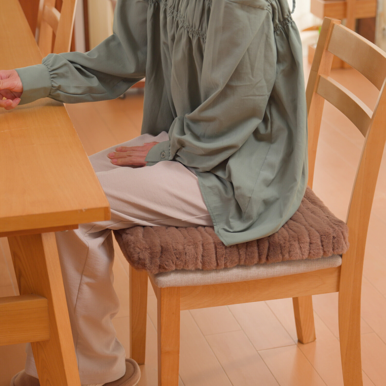 ソファーの座面に敷いて 快適な座り心地復活！ セーブルファータッチ 復活ソファーシート ＜チェア用＞