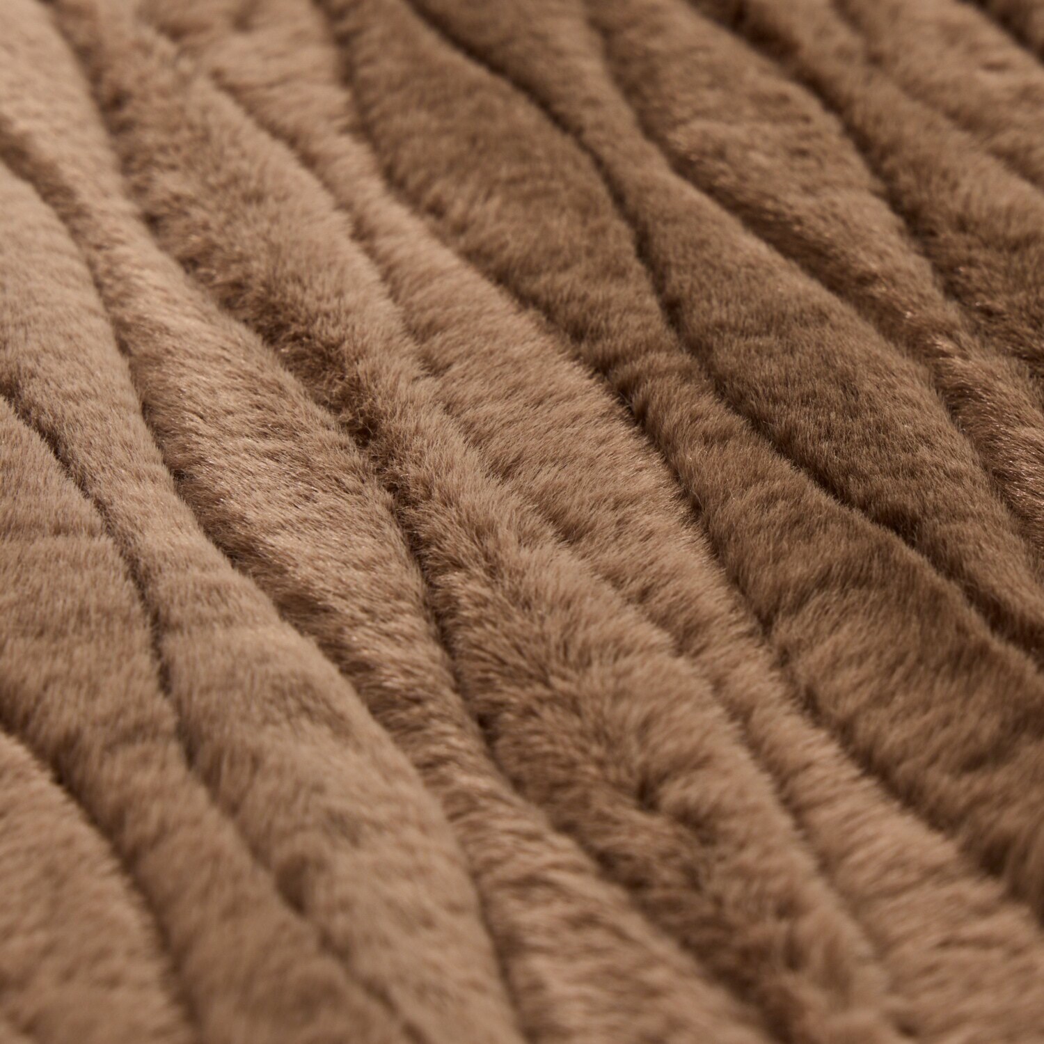 セーブルファータッチ 蓄熱ウレタン入り 足元あったかラグ ＜６５×１７０ｃｍ＞