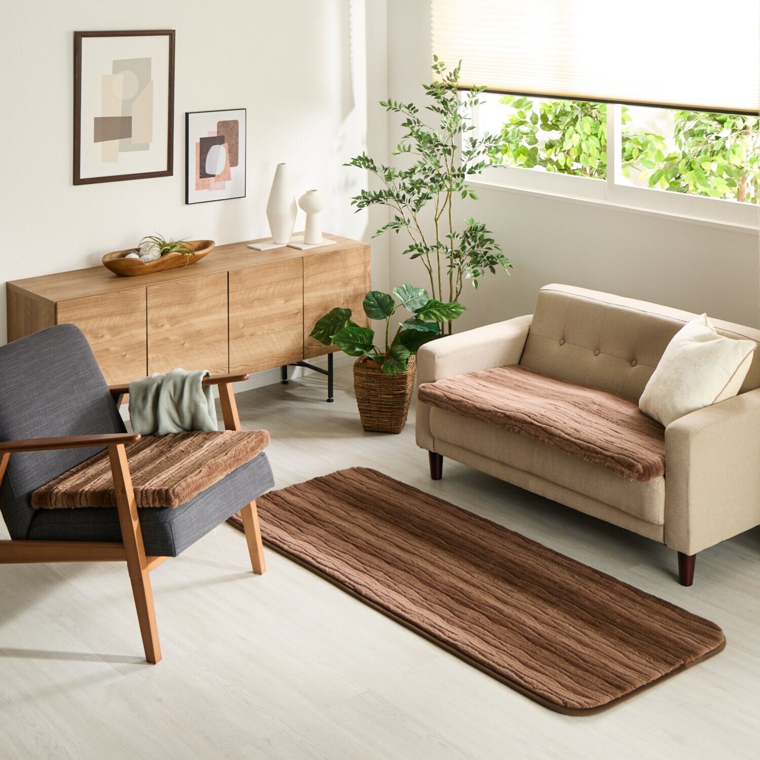 セーブルファータッチ 蓄熱ウレタン入り 足元あったかラグ ＜６５×１７０ｃｍ＞