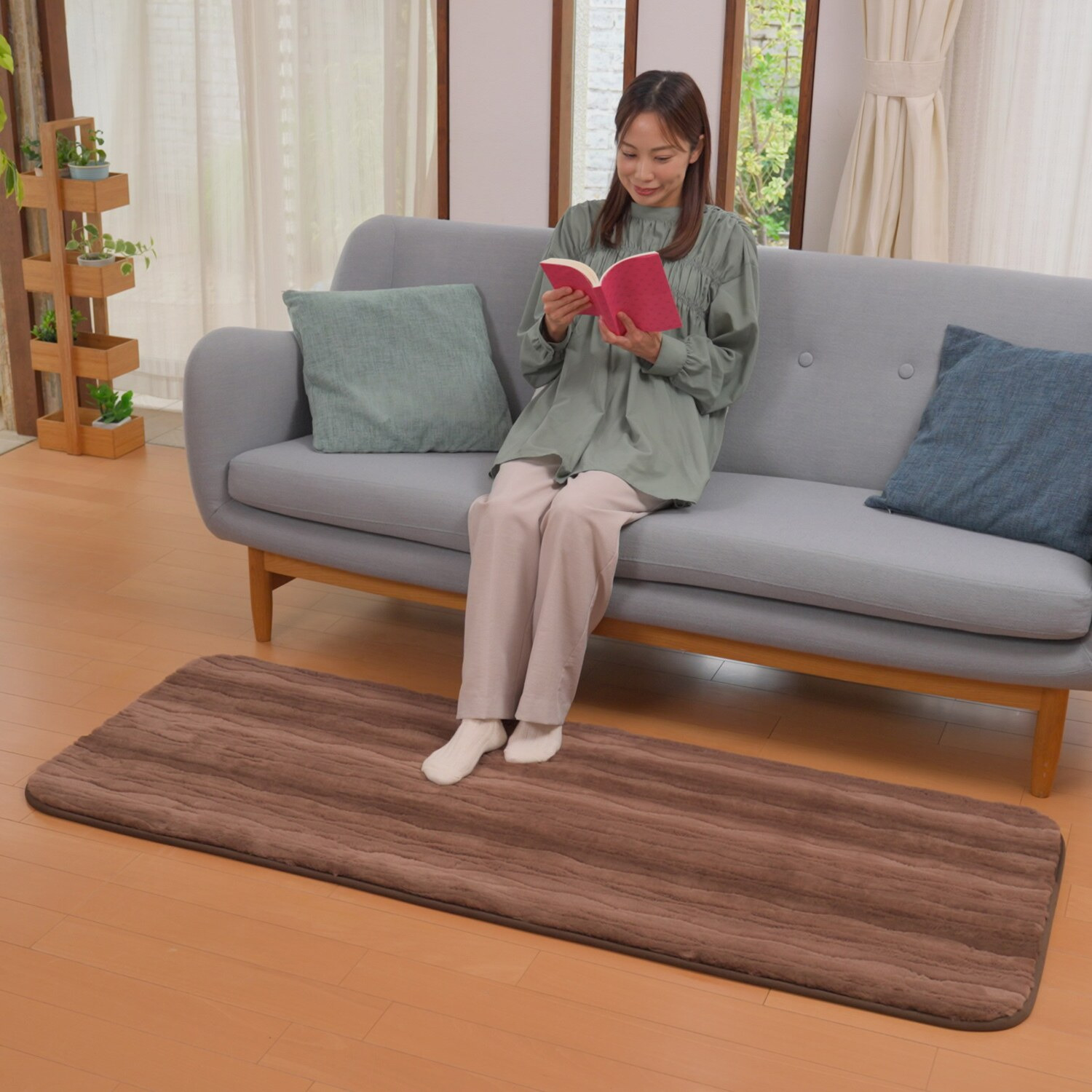 セーブルファータッチ 蓄熱ウレタン入り 足元あったかラグ ＜６５×１７０ｃｍ＞