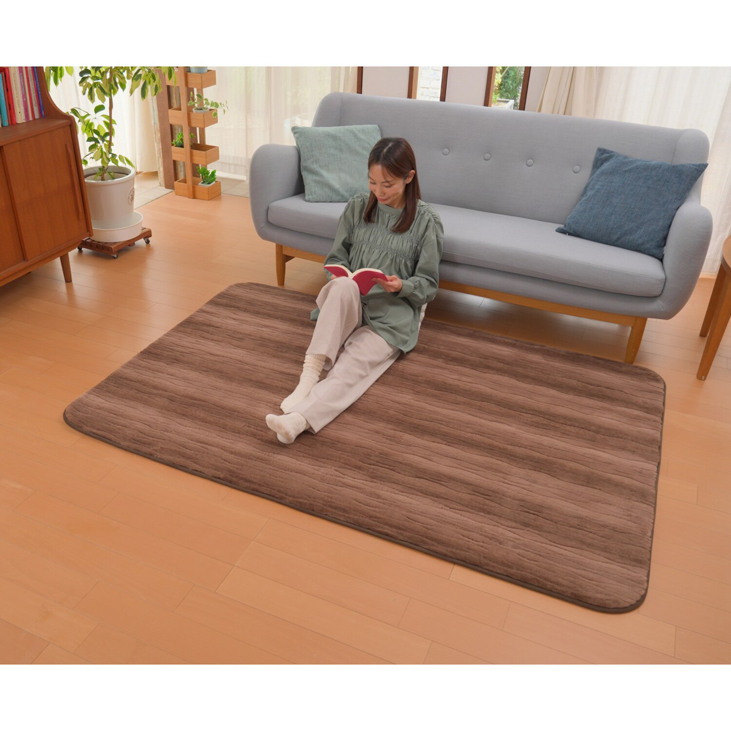 セーブルファータッチ 蓄熱ウレタン入り 足元あったかラグ ＜１３０×１９０ｃｍ＞