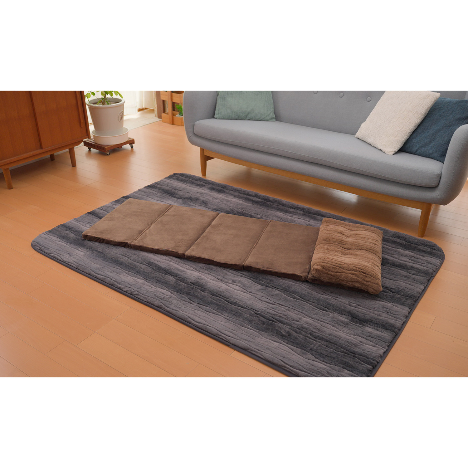 セーブルファータッチ 蓄熱ウレタン入り 足元あったかラグ ＜１３０×１９０ｃｍ＞