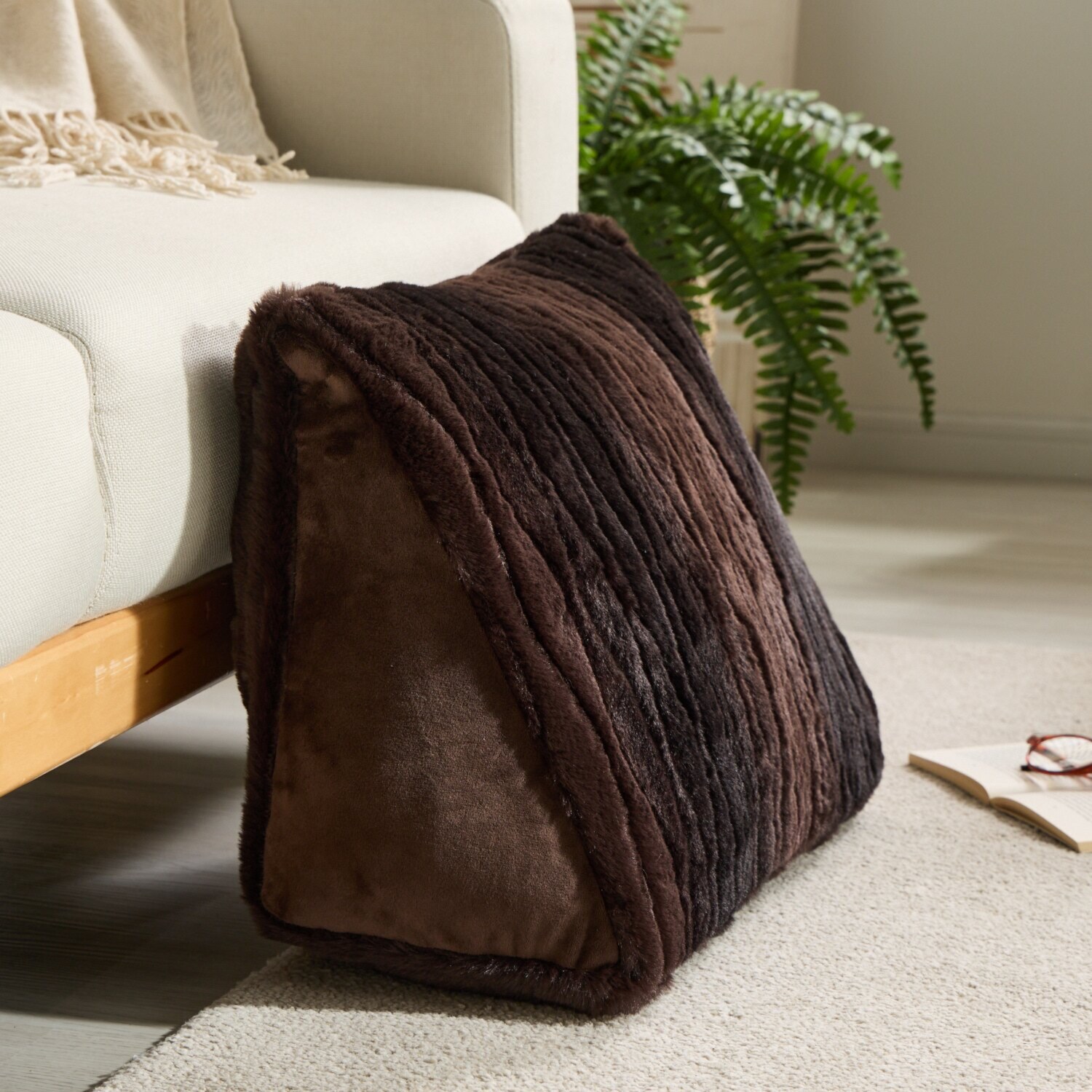 セーブルファータッチ 背もたれしっかり 三角クッション ＜２個セット＞