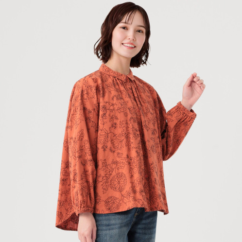 テミテ ナチュラルな着映え 綿麻 総柄刺しゅうブラウス テミテ ナチュラルな着映え 綿麻 総柄刺しゅうブラウス