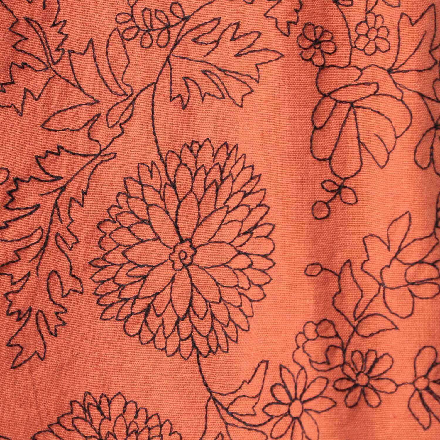 テミテ ナチュラルな着映え 綿麻 総柄刺しゅうブラウス