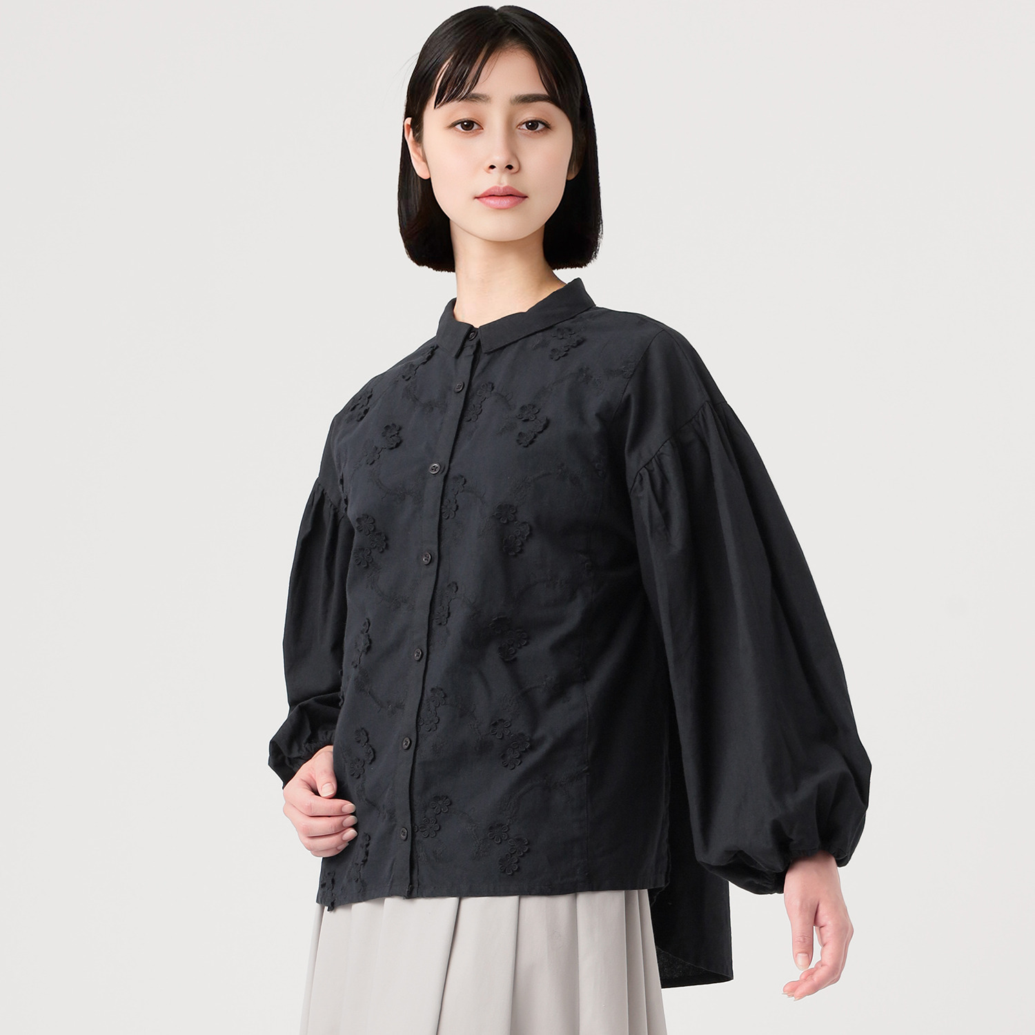 テミテ フロント切替 立体刺しゅうブラウス