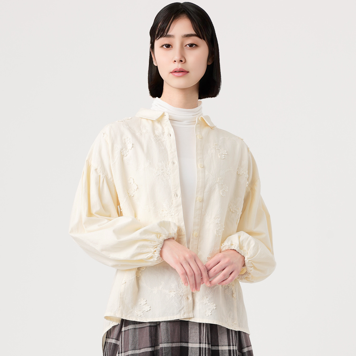 テミテ フロント切替 立体刺しゅうブラウス