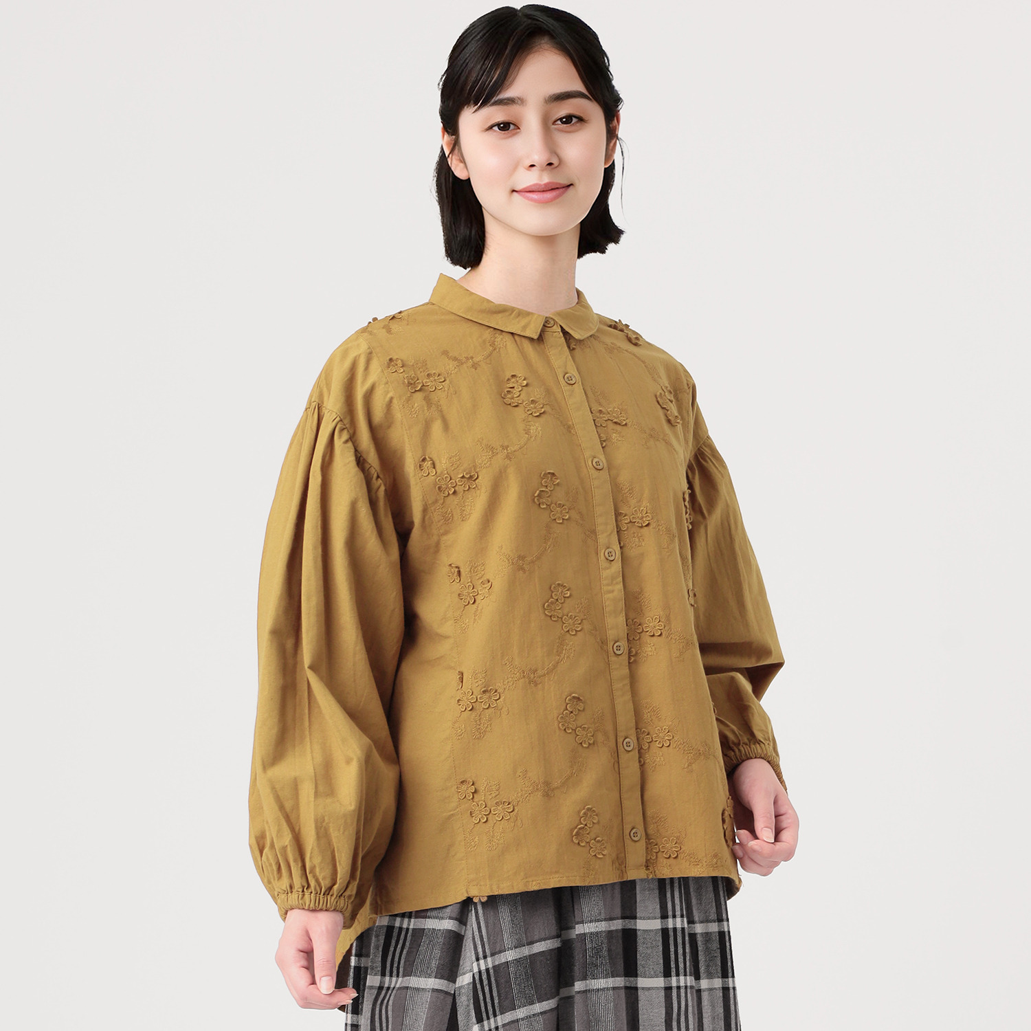 テミテ フロント切替 立体刺しゅうブラウス