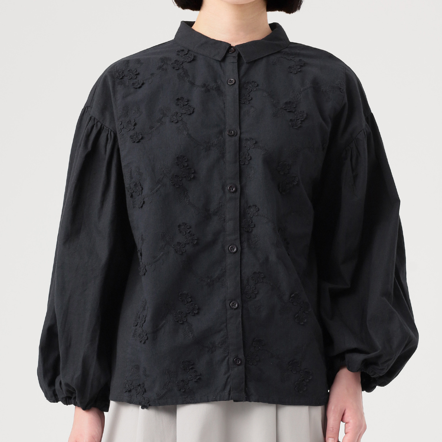 テミテ フロント切替 立体刺しゅうブラウス