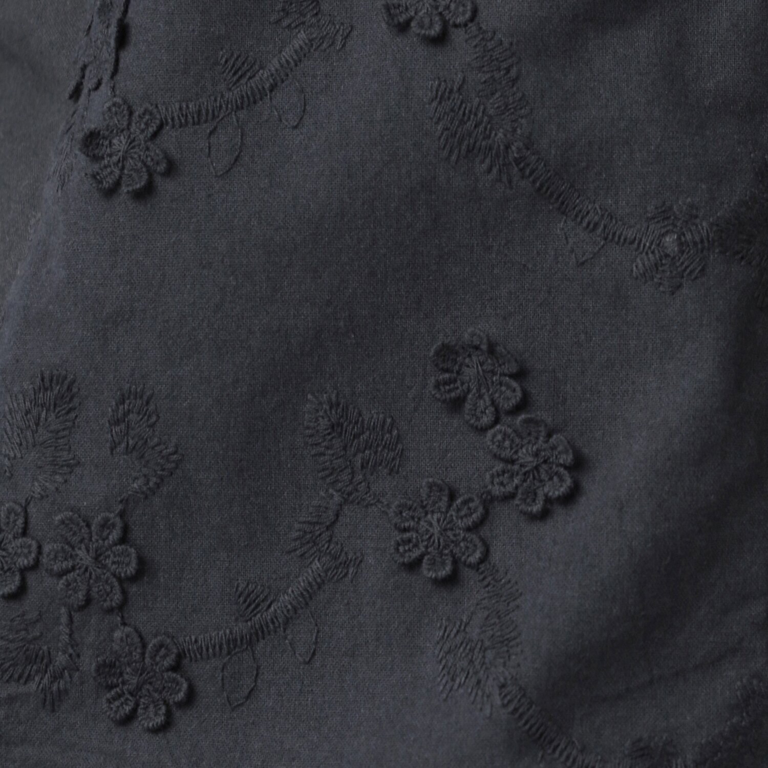 テミテ フロント切替 立体刺しゅうブラウス