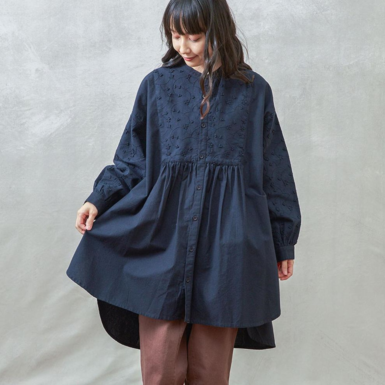 テミテ 華やかに映える 立体刺しゅう チュニックワンピース