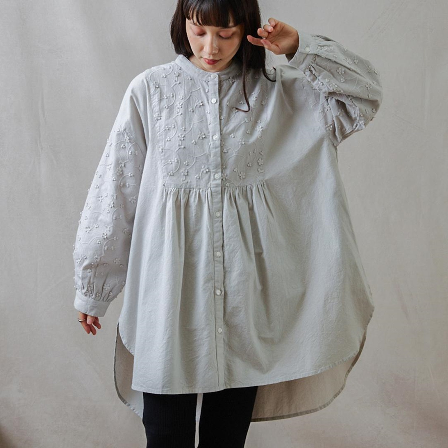 テミテ 華やかに映える 立体刺しゅう チュニックワンピース