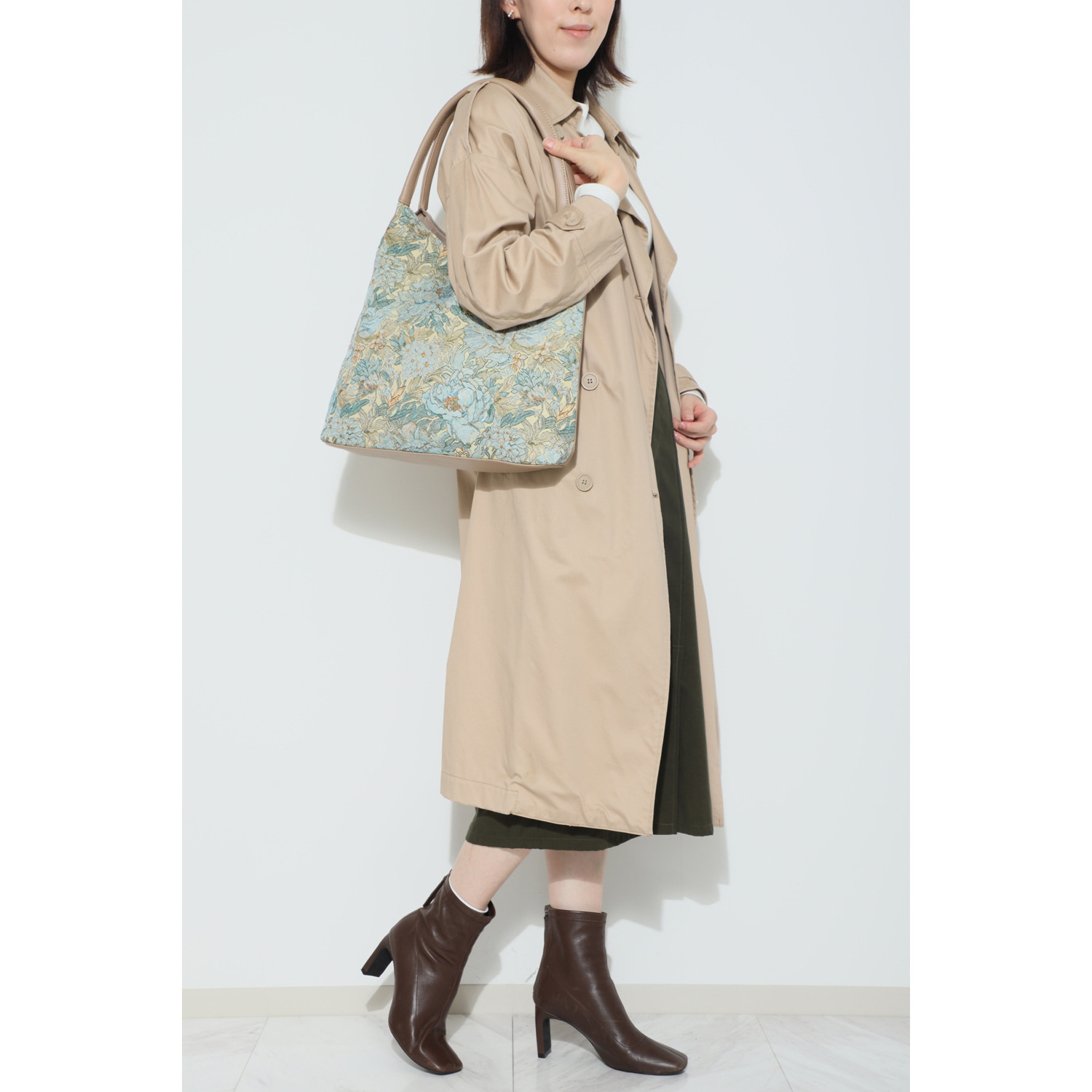 ラルジュ 軽量Ａ４対応 アンティークフラワー トートバッグ