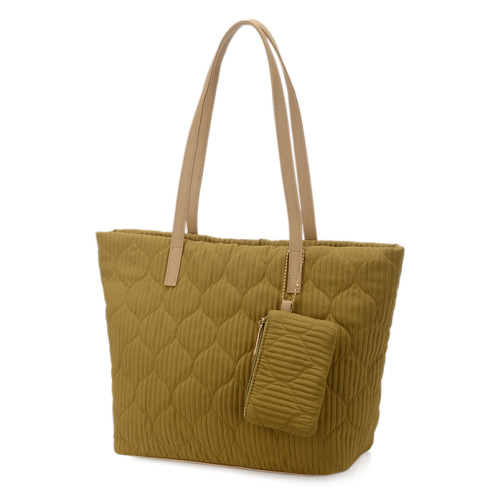 ラルジュ キルト加工 ポーチ付 軽量トートバッグ