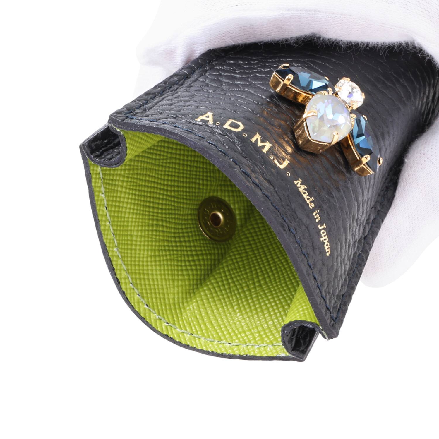 エーディーエムジェイ 牛革シュリンク型押し ＴＨＥ　ＢＥＥ クロッシェチャーム