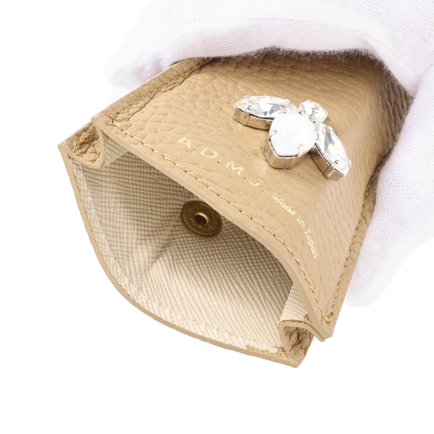 エーディーエムジェイ 牛革シュリンク型押し ＴＨＥ　ＢＥＥ クロッシェチャーム