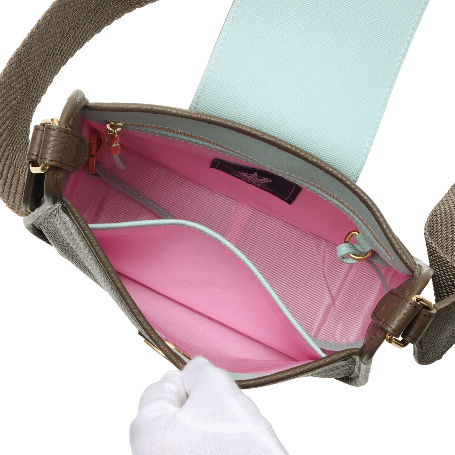 エーディーエムジェイ 牛革シュリンク型押し ターンロック クロスボディバッグ