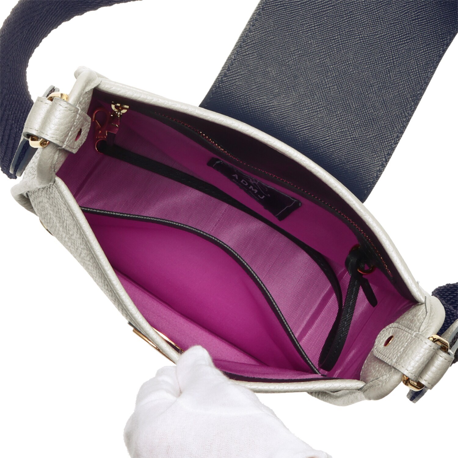 エーディーエムジェイ 牛革シュリンク型押し ターンロック クロスボディバッグ