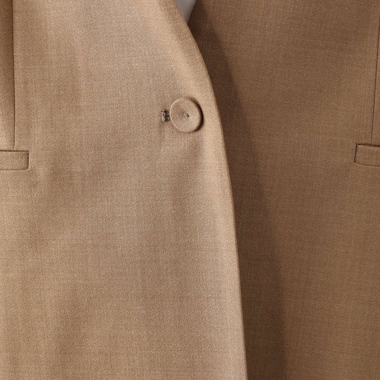 レア　ジェム 品良く、着やすく、美しく ウールトリアセテート混 ノーカラージャケット