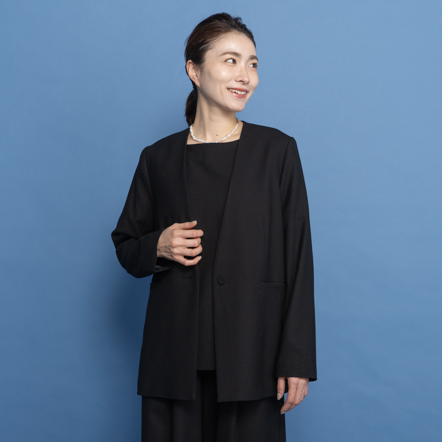 レア　ジェム 品良く、着やすく、美しく ウールトリアセテート混 ノーカラージャケット