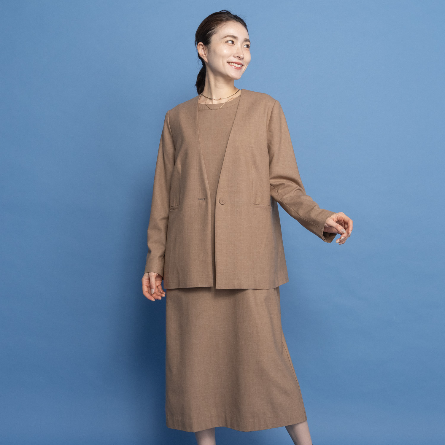 レア　ジェム 品良く、着やすく、美しく ウールトリアセテート混 ノーカラージャケット