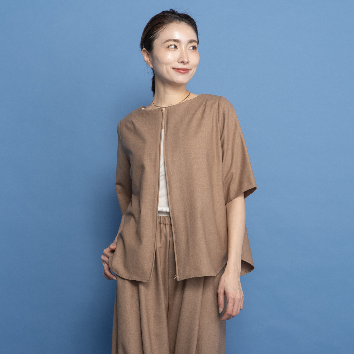 レア　ジェム オールシーズン 上質をまとう ウールトリアセテート混 ２ウェイブラウス