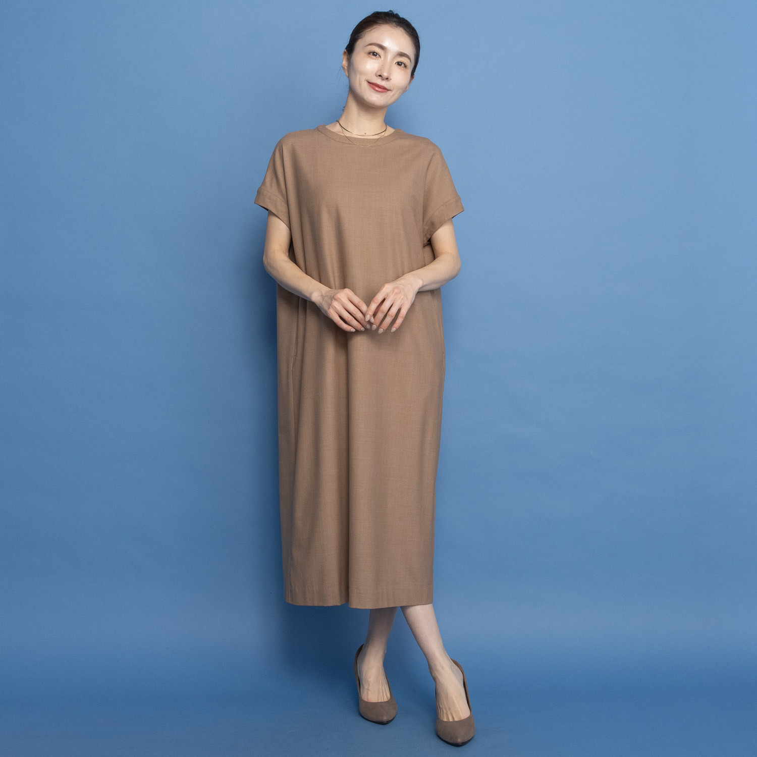 レア　ジェム ミニマルデザインで品良く ウールトリアセテート混 コクーンワンピース