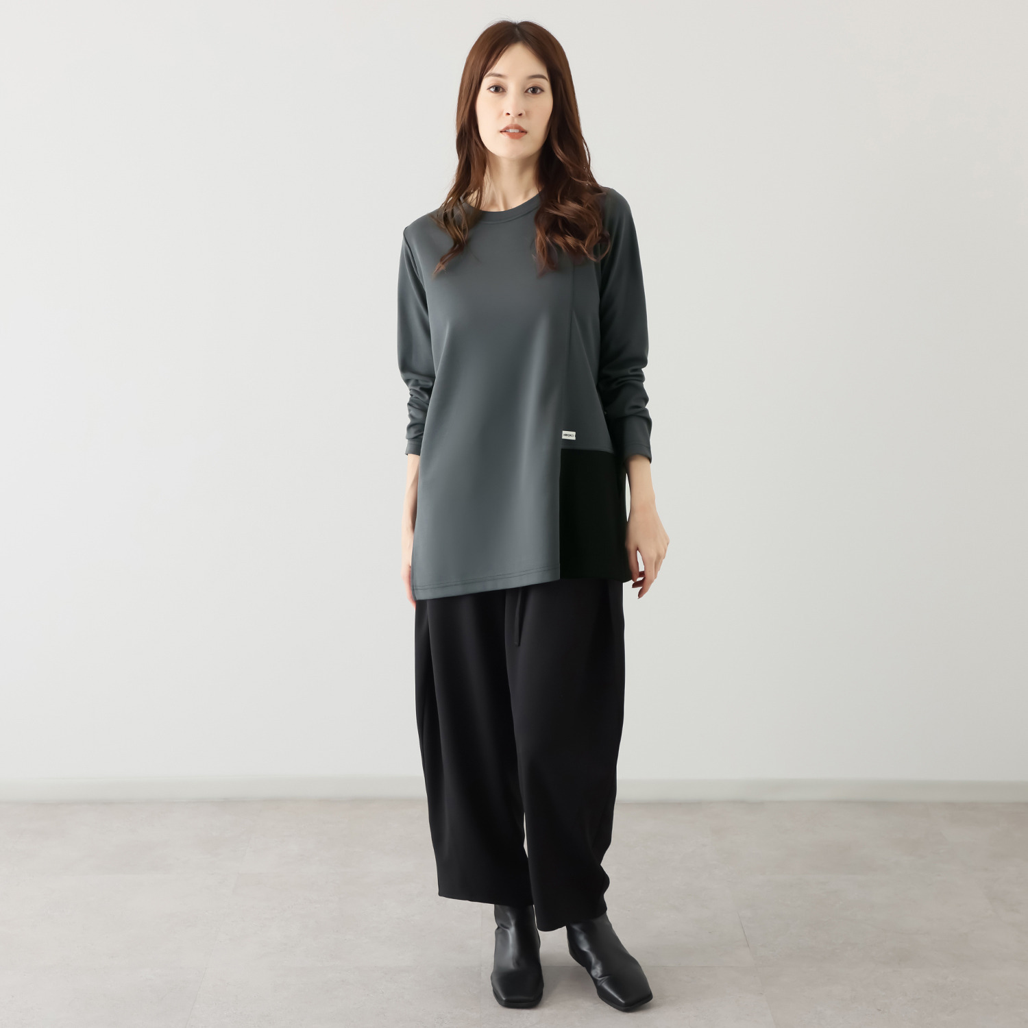 ヒロコ　デシネール 異素材切替 配色ステッチが効いた ちょこっとモードな 安心丈チュニック