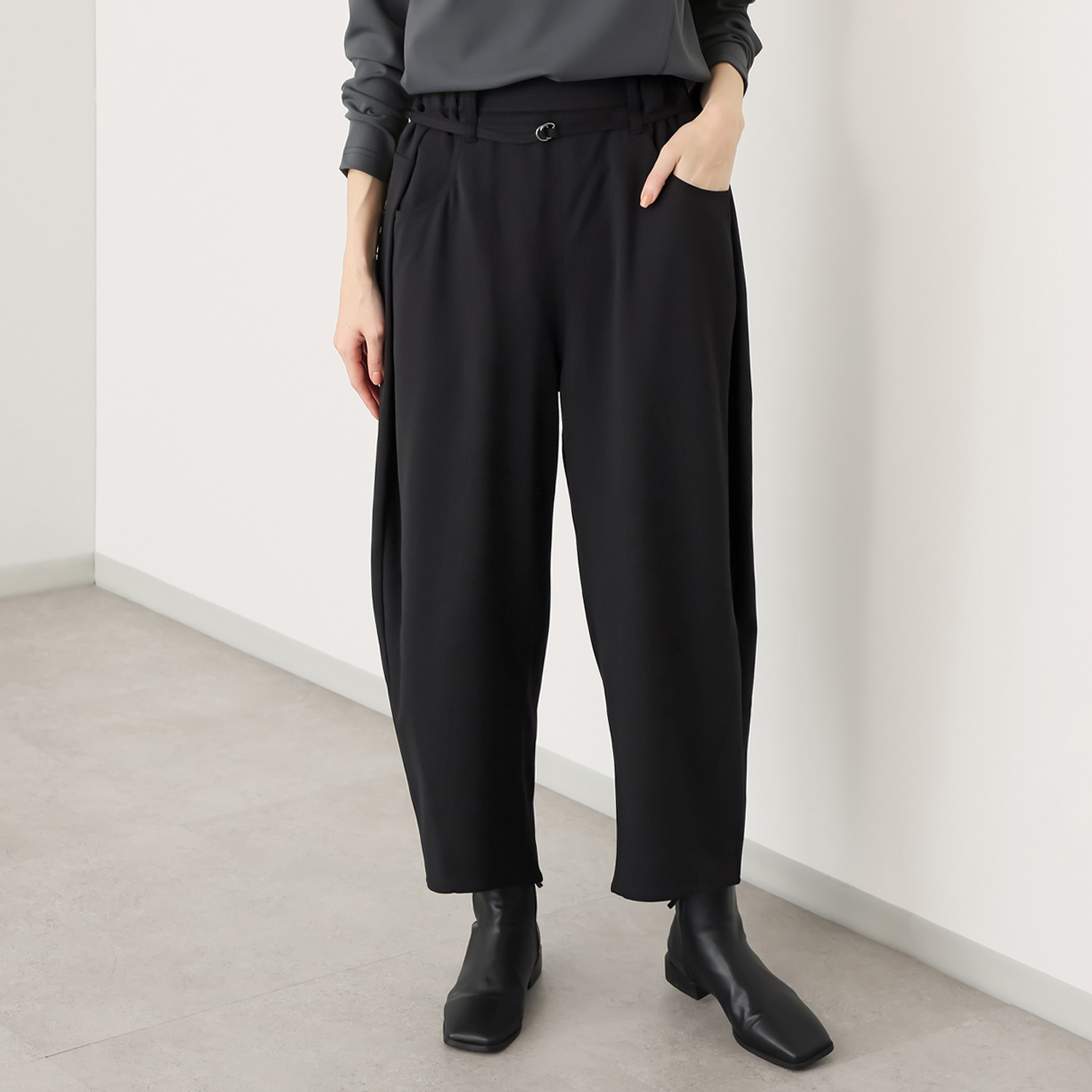 ヒロコ　デシネール ちょこっとモード ソフトバレルシルエット パンツ