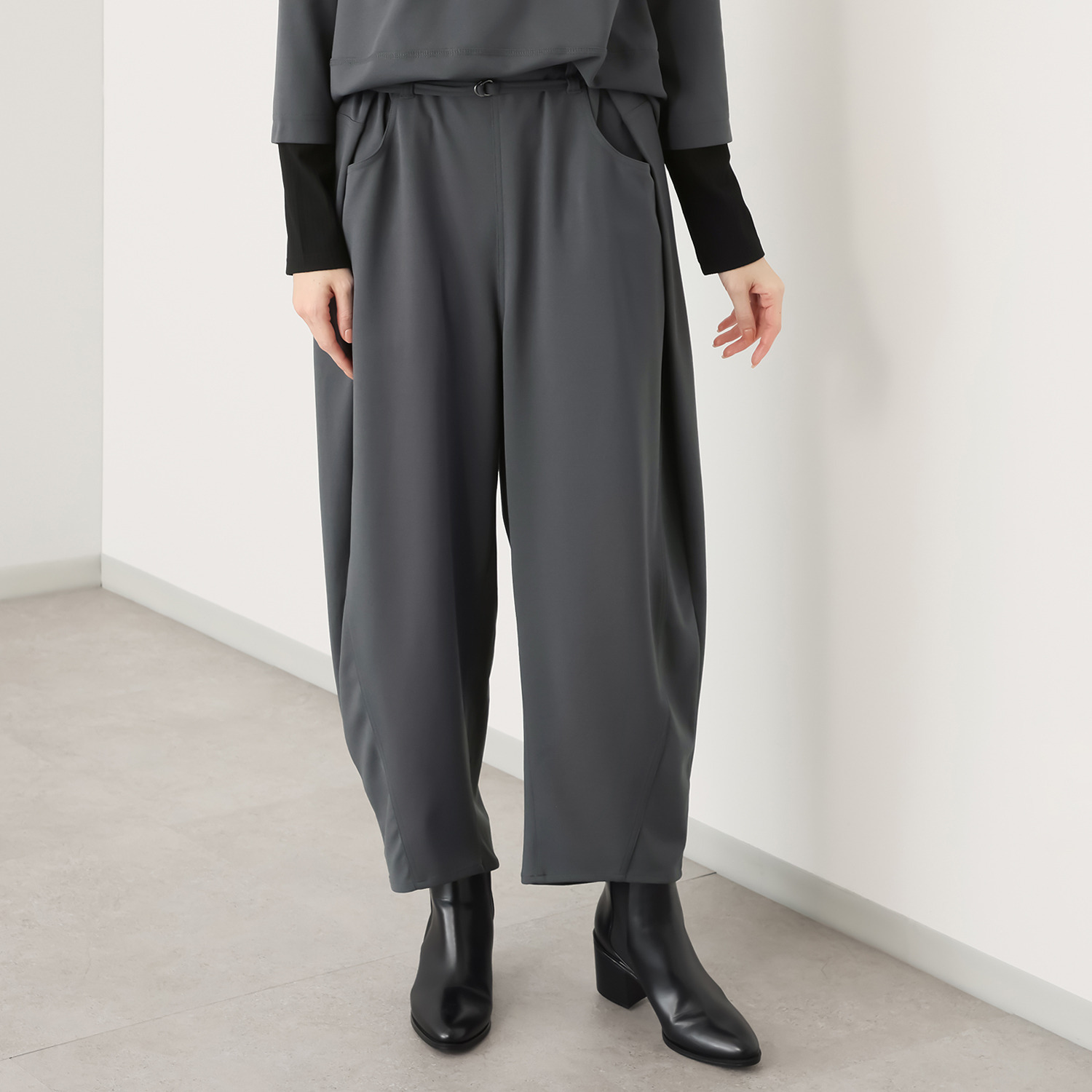 ヒロコ　デシネール ちょこっとモード ソフトバレルシルエット パンツ