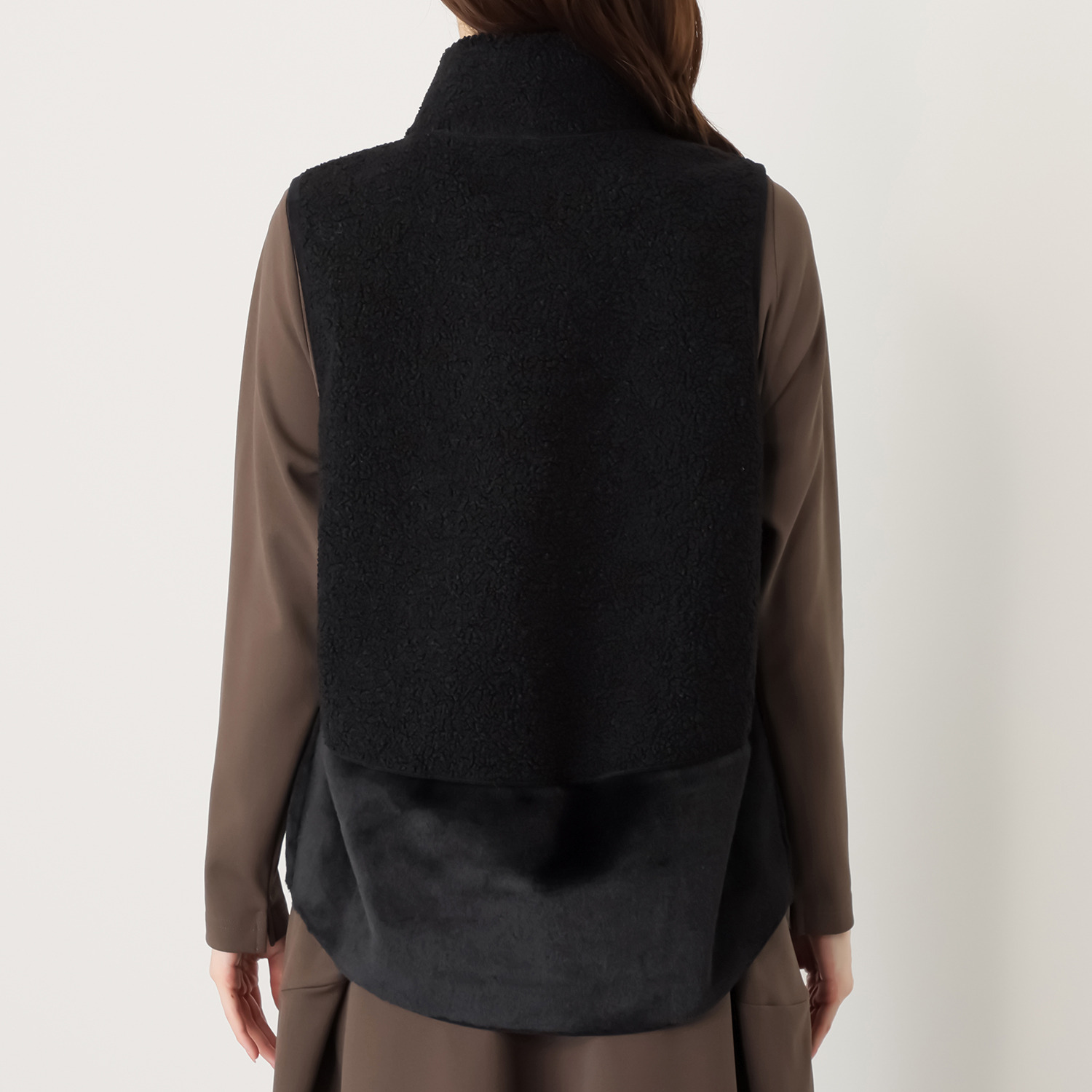 ヒロコ　デシネール ボア＆フェイクファー オフハイネック リバーシブル仕立て バレルシルエット ベスト