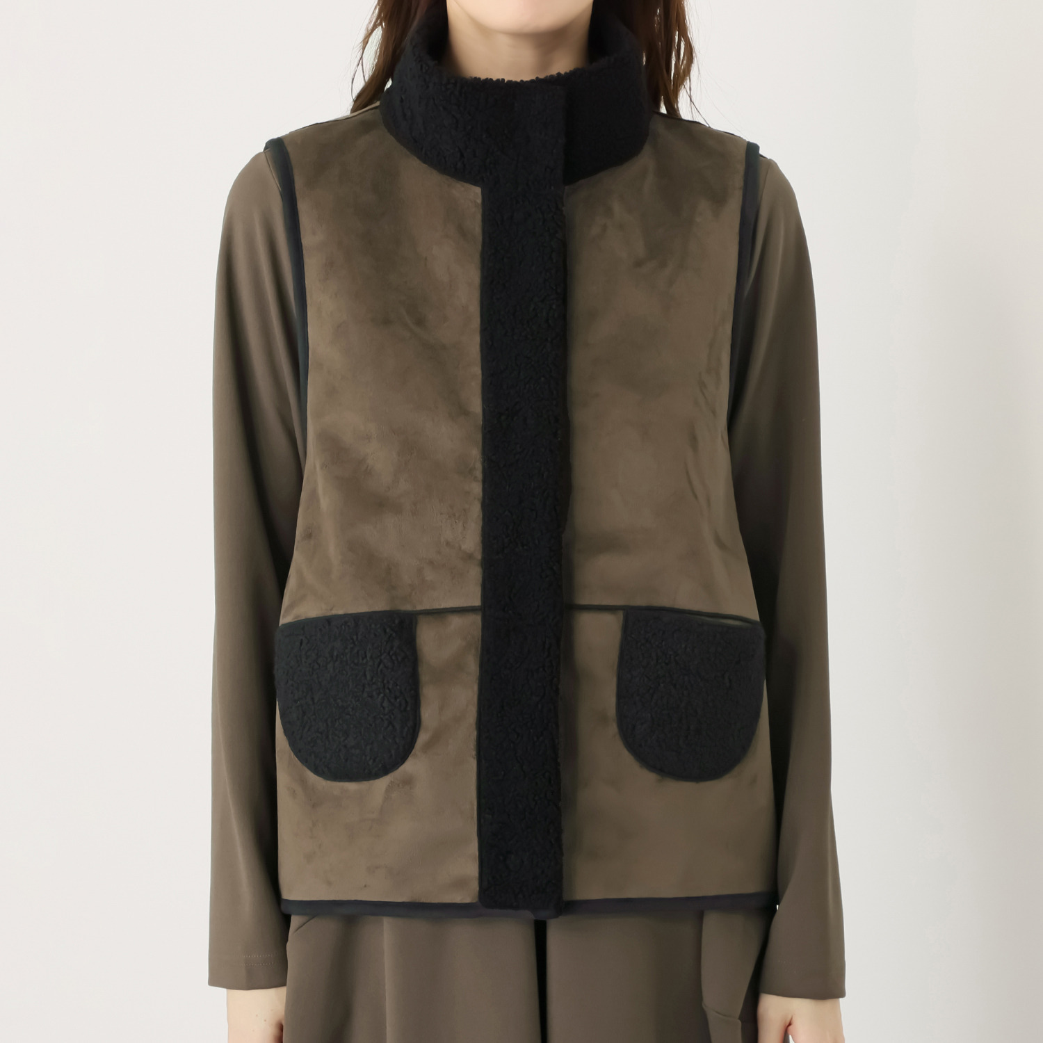 ヒロコ　デシネール ボア＆フェイクファー オフハイネック リバーシブル仕立て バレルシルエット ベスト