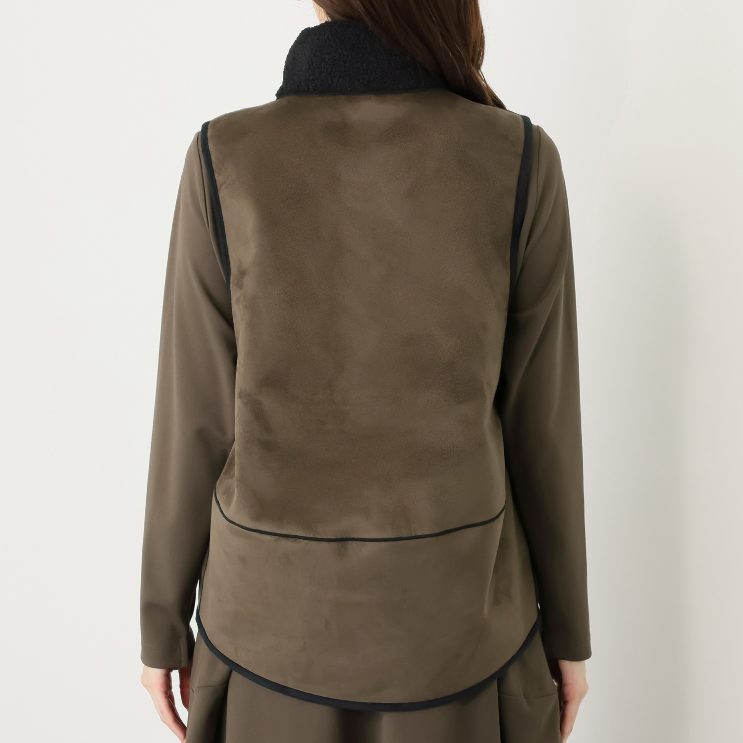 ヒロコ　デシネール ボア＆フェイクファー オフハイネック リバーシブル仕立て バレルシルエット ベスト