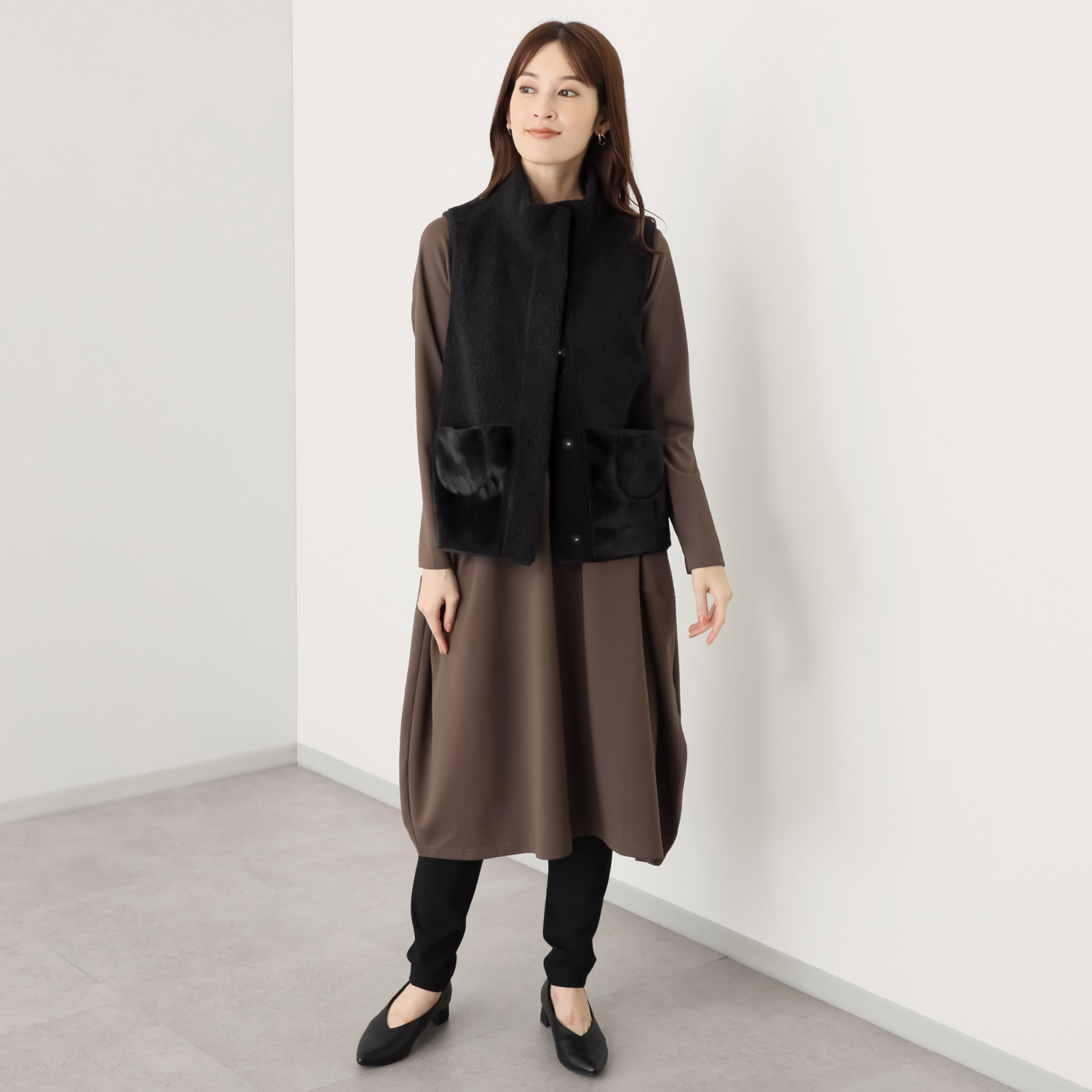 ヒロコ　デシネール ボア＆フェイクファー オフハイネック リバーシブル仕立て バレルシルエット ベスト