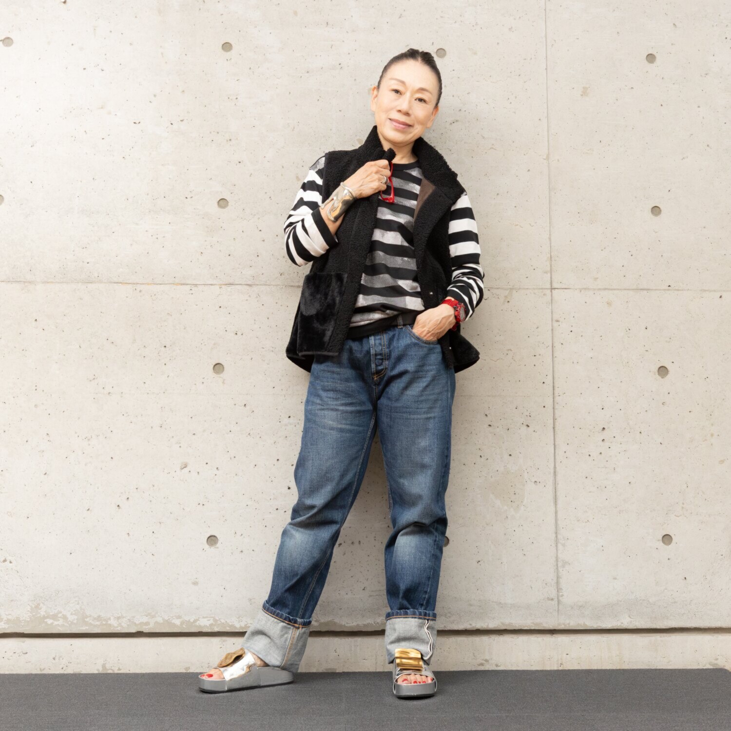 ヒロコ　デシネール ボア＆フェイクファー オフハイネック リバーシブル仕立て バレルシルエット ベスト